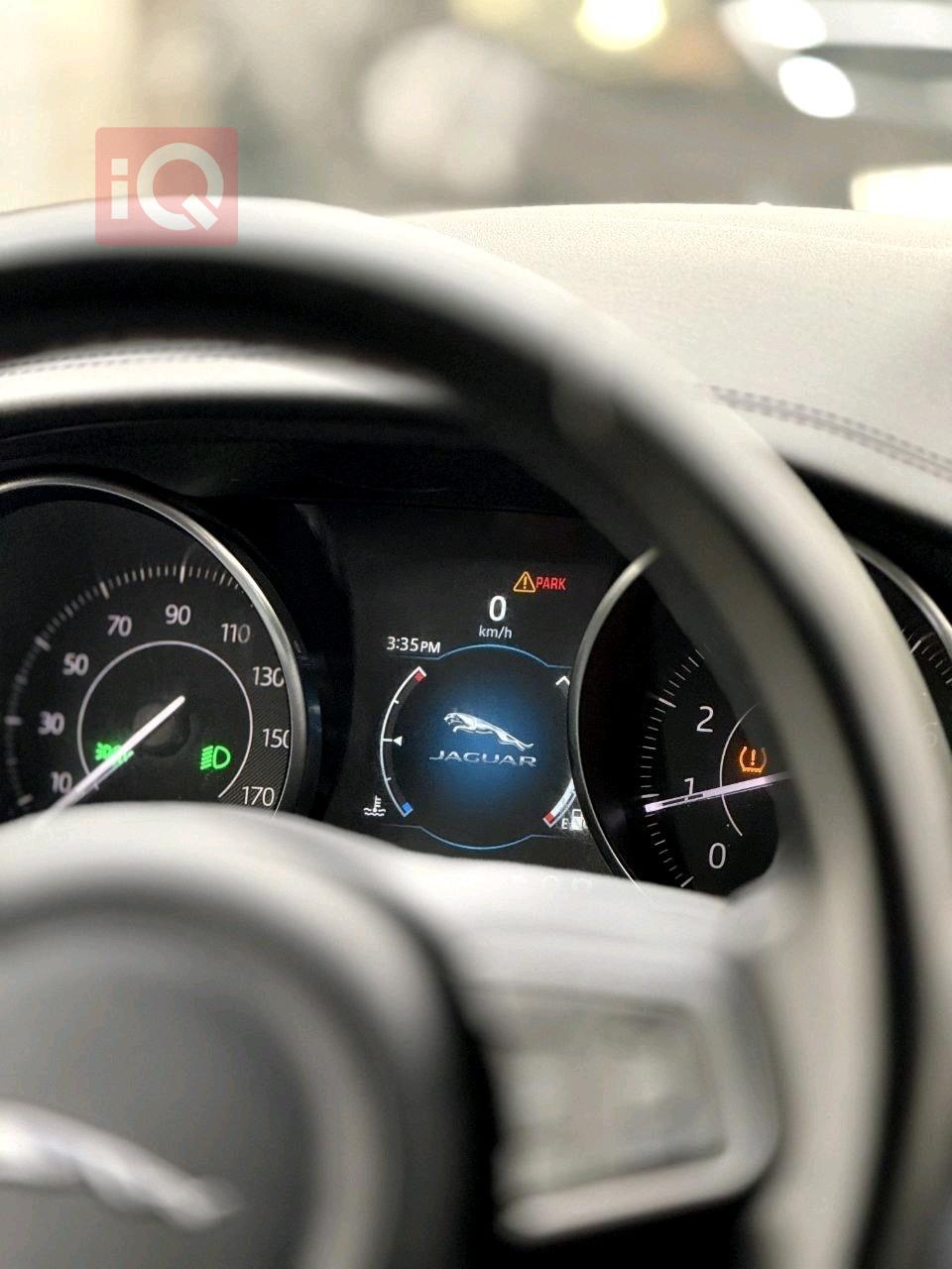 جاكوار إي- بيس